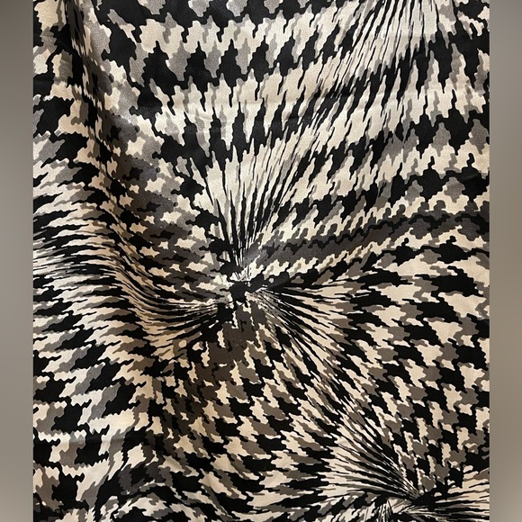 🔥🖤Apt 9 size S soft dress with flattering and fun pattern. Feels like silk! - Picture 3 of 5